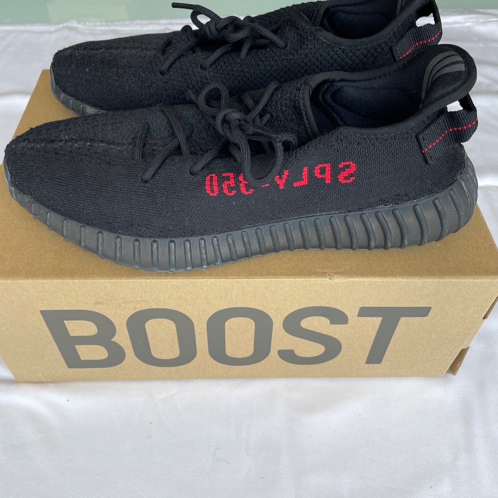Adidas Yeezy - Picture 3 of 13